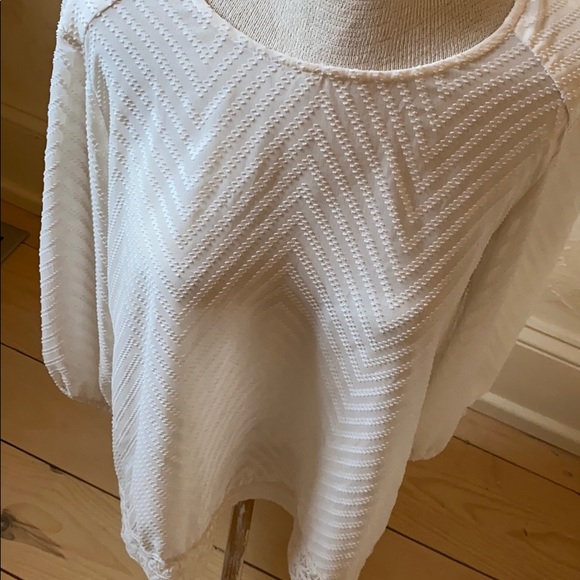 Creamy chevron, sheer Blouse with lace trim - Picture 5 of 7